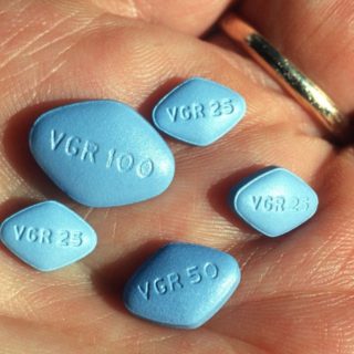 Viagra: Το μπλε χάπι που «ανάστησε» εκατομμύρια άνδρες παγκοσμίως, έγινε 20 χρονών