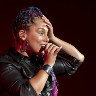 Η Alicia Keys επιτίθεται σε Grammys & Netflix για τις γυναίκες [ΒΙΝΤΕΟ]