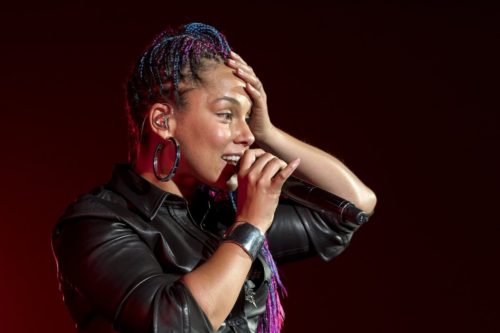 Η Alicia Keys επιτίθεται σε Grammys & Netflix για τις γυναίκες [ΒΙΝΤΕΟ]