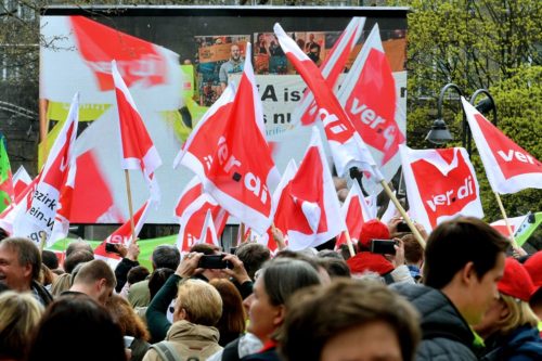 Tα γερμανικά συνδικάτα ζητούν ελάφρυνση του ελληνικού χρέους και τον τερματισμό της λιτότητας