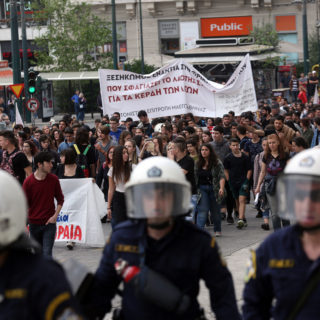 Φοιτητές και μαθητές βγήκαν στους δρόμους για την επέμβαση στη Συρία
