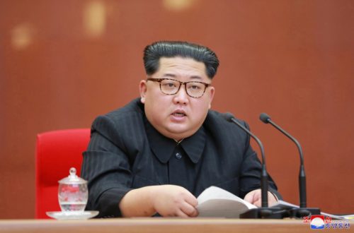 Ο Κιμ Γιονγκ Ουν καταγγέλλει τις «ληστρικές» κυρώσεις