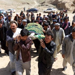 Τουλάχιστον 29 νεκροί στη Καμπούλ μετά από διπλή επίθεση αυτοκτονίας