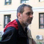 Κατεπείγουσα έρευνα για τους πυροβολισμούς στα γραφεία της εφημερίδας «Μακελειό» διέταξε ο εισαγγελέας