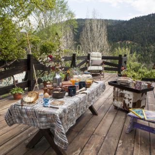 Αν ακούτε Παύλιανη και σκέφτεστε διακοπές στο χωριό, να ξέρετε πως έχει κι ένα τροχόσπιτο Airstream που θα ζήλευαν οι ροκ σταρ