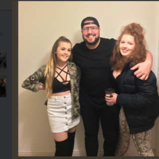 Παντού τρίχες! Ένας άνδρας περιγράφει πως είναι να ζεις με δυο γυναίκες