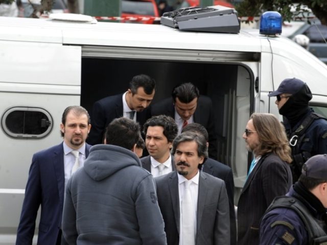 Ελεύθερος με αυστηρούς περιοριστικούς όρους ο ένας εκ των οκτώ Τούρκων αξιωματικών