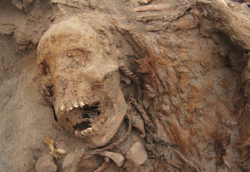 Αρχαιολόγοι ανακάλυψαν ομαδικό τάφο παιδιών στο Περού [ΒΙΝΤΕΟ]