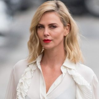 Σαρλίζ Θερόν: «Ίσως πρέπει να φύγω από τις ΗΠΑ λόγω του ρατσισμού»