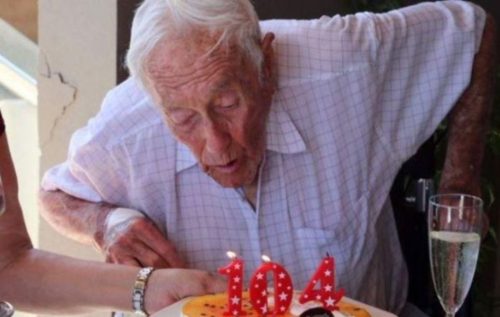 Αυστραλός επιστήμονας ηλικίας 104 ετών ταξιδεύει στην Ελβετία με σκοπό να… πεθάνει