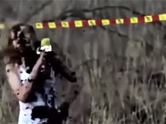 Οδηγός Motocross «λούζει» ρεπόρτερ με… λάσπη [ΒΙΝΤΕΟ]