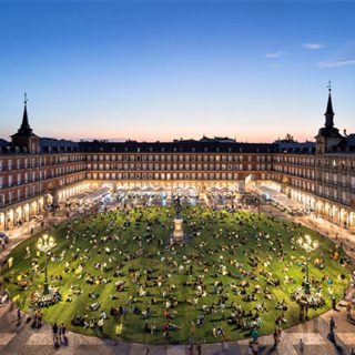 Τι ήταν αυτό το απίστευτο πράσινο πάρκο που αντίκρισαν όσοι βρέθηκαν στην Πλάθα Μαγιόρ; [ΒΙΝΤΕΟ & ΕΙΚΟΝΕΣ]