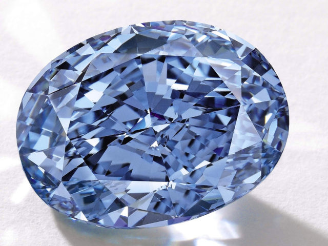 Μετά από 300 στα χέρια βασιλιάδων βγαίνει στο σφυρί το αμύθητης αξίας διαμάντι Μπλε Φαρνεζέ