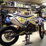 Δεν αλλάζει τελικά το πλαίσιο, όσοι έχουν δίπλωμα ΙΧ δεν οδηγούν αυτόματα και μηχανή έως 125 κ.εκ.