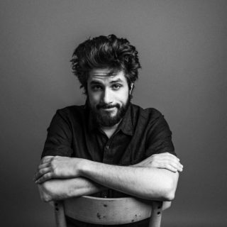 Ο Γιάννης Νιάρρος πιστεύει οτι είναι πολύ βαρετός τύπος. Και μόλις πήρε το Βραβείο Χορν.