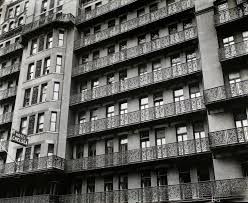 Στο σφυρί 55 πόρτες διαμερισμάτων του θρυλικού Chelsea Hotel της Νέας Υόρκης