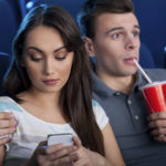 Αυτός ο τύπος έστειλε στο Messenger της κοπέλας του ορισμένους ξεκαρδιστικούς κανόνες προτού πάνε σινεμά