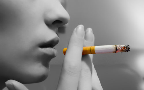 Οι καπνιστές κάνουν χειρότερη διατροφή από τους μη καπνιστές σύμφωνα με νέα έρευνα