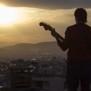 Οι ταράτσες των Εξαρχείων γεμίζουν μουσική