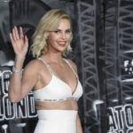 Σε ρόλο έκπληξη στην νέα της ταινία η Σαρλίζ Θερόν