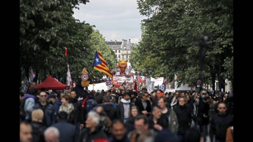 Παρίσι: χιλιάδες άνθρωποι κατέκλυσαν τους δρόμους την εργατική Πρωτομαγιά