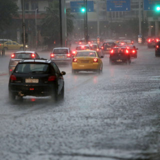 Αποκαταστάθηκαν τα προβλήματα που είχε δημιουργήσει η νεροποντή στο οδικό δίκτυο της Αττικής