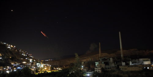 Νυχτερινές αεροπορικές επιδρομές Ισραήλ – Ιράν πάνω από το συριακό έδαφος [ΒΙΝΤΕΟ]
