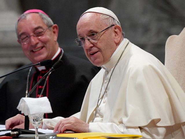Μήνυμα στήριξης των θυμάτων σεξουαλικής κακοποίησης στους κόλπους του Βατικανού από τον πάπα Φραγκίσκο