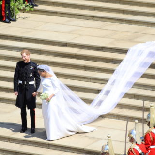 Προς 400 δολλάρια πωλούνται στο eΒay μπομπονιέρες από τον γάμο του Χάρι και της Μέγκαν [ΦΩΤΟΣ]