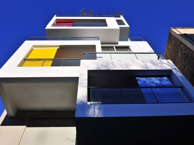 Urban Cubes: Μια πολυκατοικία φτιαγμένη από κουτιά στο Παγκράτι