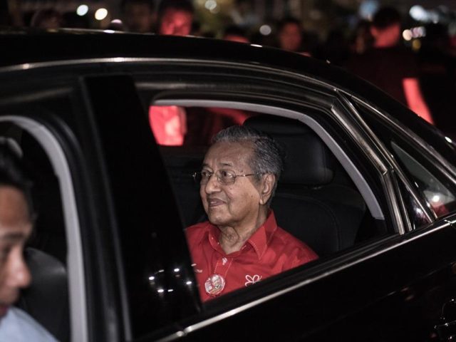 Στα 92 του θα ξαναγίνει Πρωθυπουργός της Μαλαισίας ο Μαχαθίρ Μοχάμεντ