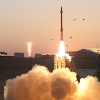 Συρία: Ισραηλινοί πύραυλοι έπληξαν αποθήκες όπλων κοντά στη Δαμασκό – Τουλάχιστον εννέα νεκροί