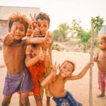 Περισσότερα από τα μισά παιδιά παγκοσμίως απειλούνται από τον πόλεμο, τη φτώχεια ή τις διακρίσεις