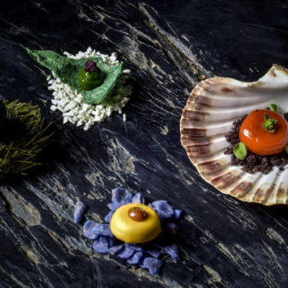 Ο όμιλος ξενοδοχείων Canaves Oia της Σαντορίνης ανανεώνει τη γαστρονομική του ταυτότητα