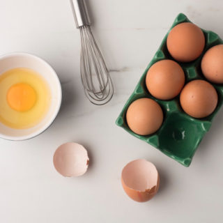 Γιατί κάποιες συνταγές ζητούν ολόκληρα αυγά και κάποιες μόνο τους κρόκους ή τ’ ασπράδια;