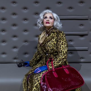 Η Έλενα Κελεσίδη γεννήθηκε στη Σοβιετική Ένωση και αγάπησε από μικρή την όπερα