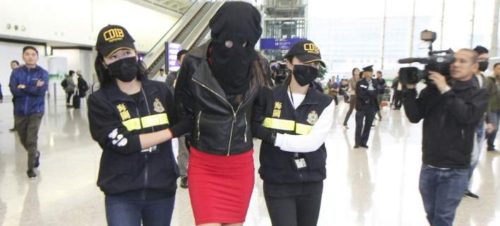 Δίωξη και στην Ελλάδα για την 20χρονη που συνελήφθη με κοκαΐνη στο Χονγκ Κονγκ [ΒΙΝΤΕΟ]