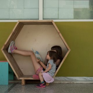 To Aνοιχτό Σχολείο Κυψέλης δημιούργησε και παρουσιάζει τη νέα του βιβλιοθήκη