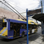 Είσοδος μόνο από τις μπροστινές πόρτες σε τρόλεϊ και λεωφορεία από σήμερα