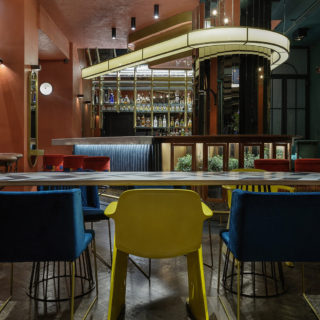 Οι Cluster Architects δημιούργησαν έναν χώρο για διαφορετικούς θαμώνες