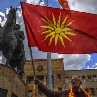 Το Κοινοβούλιο της πΓΔΜ επικύρωσε τη συμφωνία των Πρεσπών με την Ελλάδα