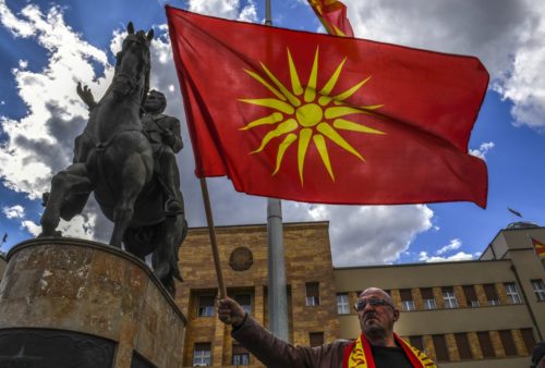 Αυξάνεται η αποδοχή για τη συμφωνία των Πρεσπών στην πΓΔΜ