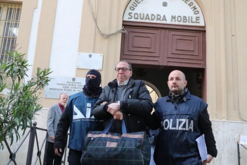 Μεγάλη αστυνομική επιχείρηση στη Σικελία για τη σύλληψη του αρχινονού της Κόζα Νόστρα