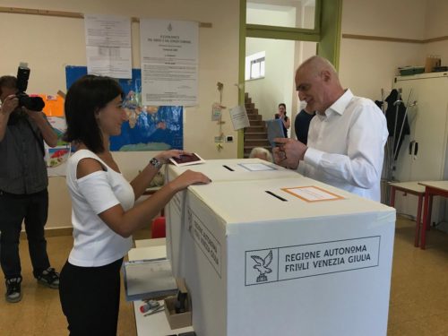 Ιταλία: Η κεντροαριστερά χάνει παραδοσιακά της προπύργια στις δημοτικές εκλογές