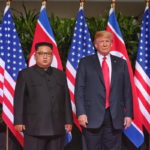 Σε εξέλιξη η ιστορική συνάντηση του Ντόναλντ Τραμπ με τον Κιμ Γιονγκ Ουν