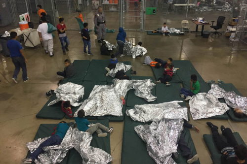 ΗΠΑ: Σε στρατιωτικές βάσεις θα φιλοξενηθούν οι 20.000 ασυνόδευτοι ανήλικοι μετανάστες