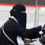 Σαουδική Αραβία: Από σήμερα οδηγάνε και οι γυναίκες