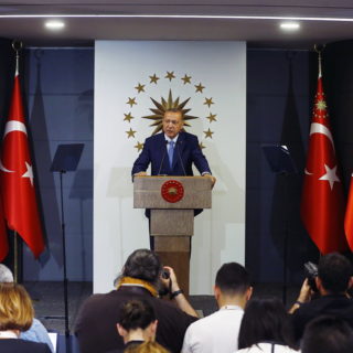 Δημοσιεύθηκε το διάταγμα που μετατρέπει σταδιακά τον Ερντογάν σε σουλτάνο