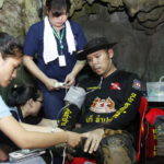 Ταϊλάνδη: Νεκρός ένας από τους διασώστες αφού άφησε φιάλες οξυγόνου στα παγιδευμένα παιδιά