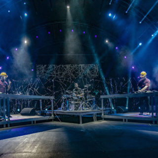 20 Χρόνια Μετά, οι Στέρεο Νόβα τα Κατάφεραν Ξανά: Έκαναν τη Δευτέρα, «Σάββατο Βράδυ»